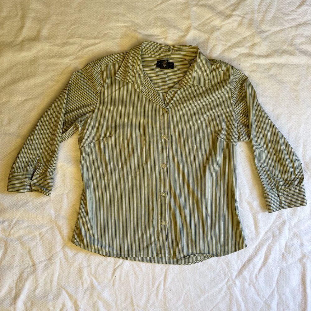 Super cute 3/4 sleeve Eddie Bauer button up.